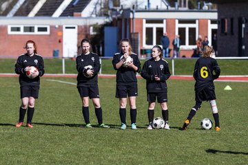 Bild 24 - C-Juniorinnen VfL Oldesloe - Wiker SV : Ergebnis: 0:5